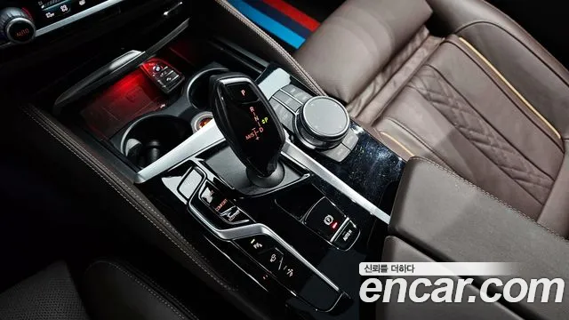 BMW 6 серии Gran Turismo 2024 thumb 8