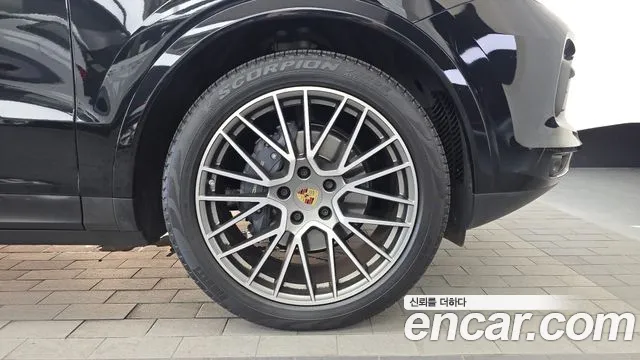 Porsche Cayenne 2023 thumb 5