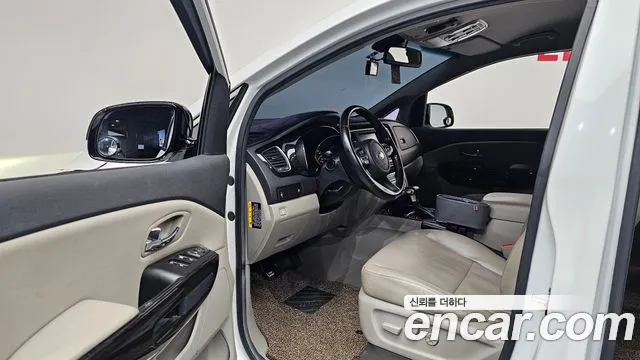 Kia Carnival 2019 thumb 5