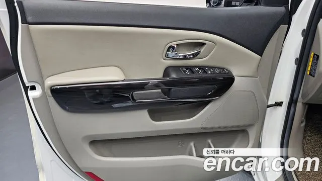 Kia Carnival 2019 thumb 11