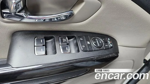 Kia Carnival 2019 thumb 9
