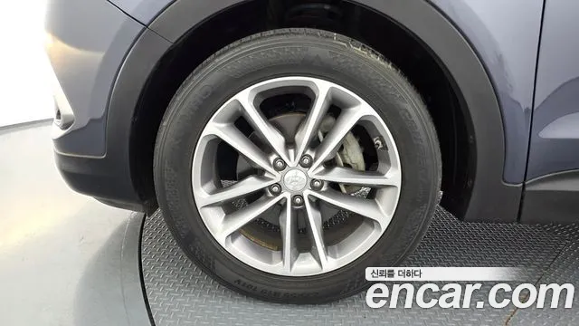 Hyundai Santafe 2017 thumb 2