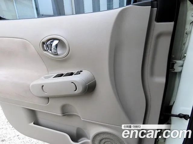 Nissan Cube 2011 thumb 5