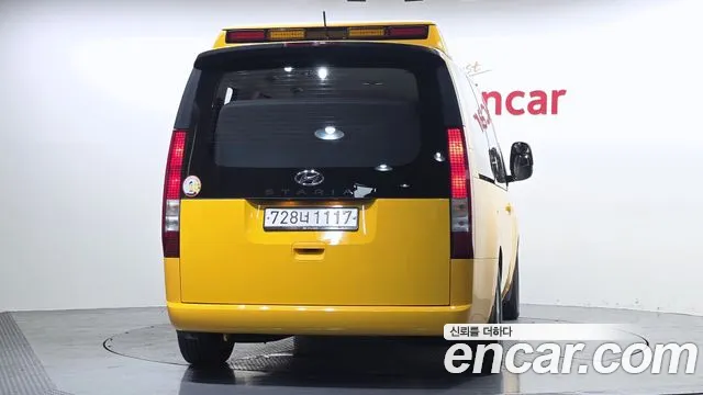 Hyundai Staria 2023 thumb 9