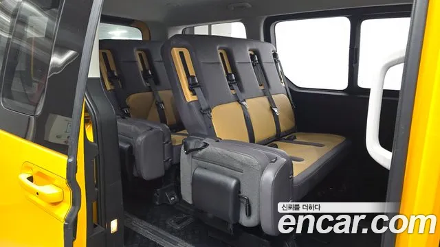 Hyundai Staria 2023 thumb 12