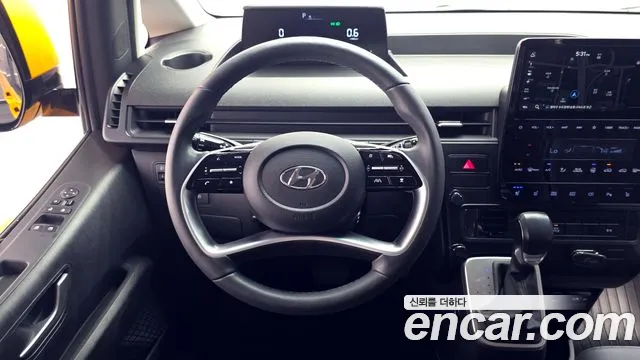 Hyundai Staria 2023 thumb 2