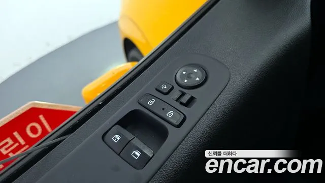 Hyundai Staria 2023 thumb 8