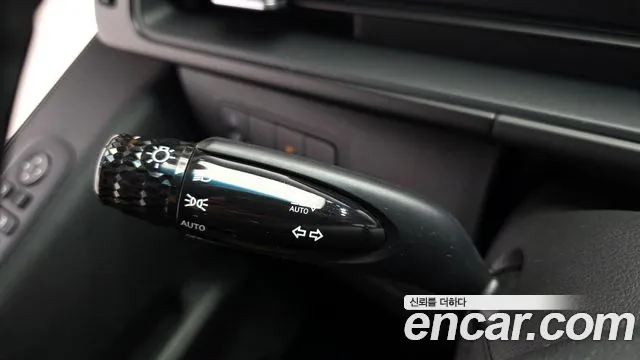 Hyundai Staria 2023 thumb 4