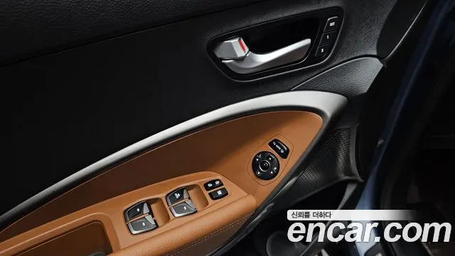 Hyundai Santafe 2016 thumb 6