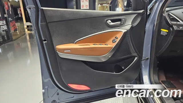 Hyundai Santafe 2016 thumb 8