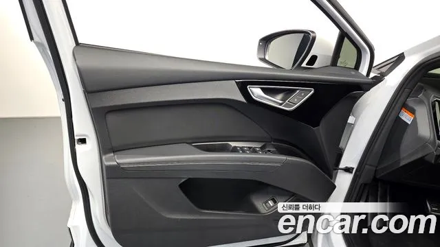Audi Q4 e-tron 2022 thumb 2