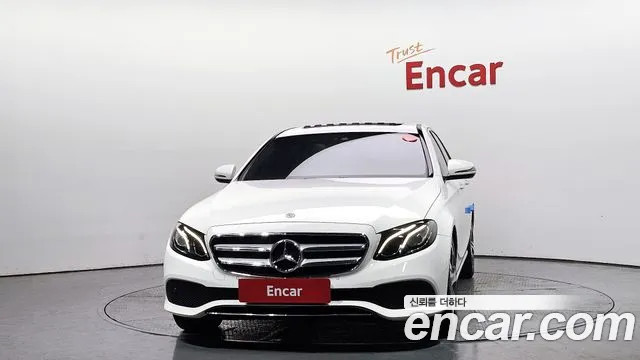 Mercedes-Benz E-Class 2018 thumb 3