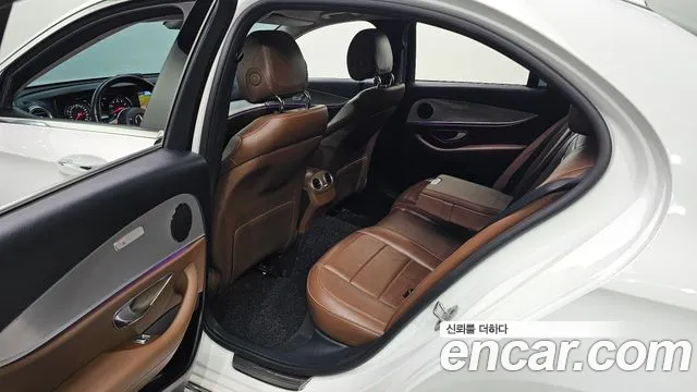 Mercedes-Benz E-Class 2018 thumb 12
