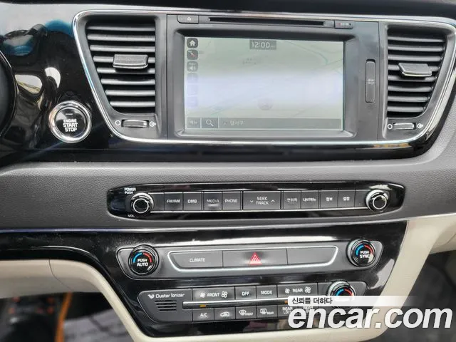 Kia Carnival 2015 thumb 3