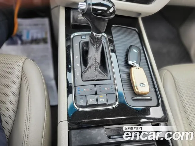 Kia Carnival 2015 thumb 4