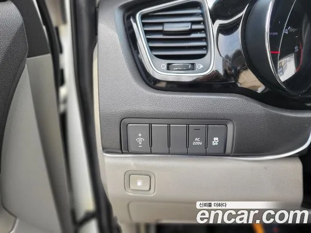 Kia Carnival 2015 thumb 2