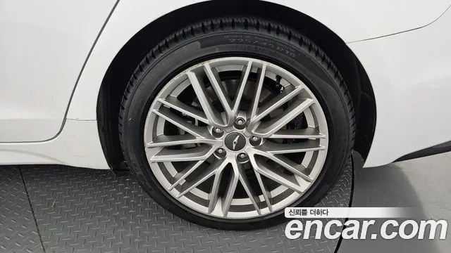 Genesis G70 2019 thumb 2
