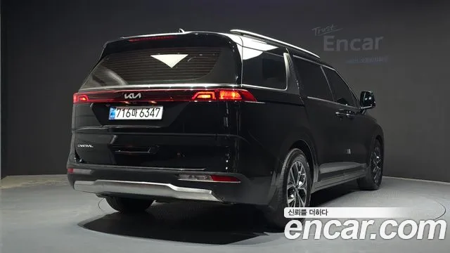 Kia Carnival 2023 thumb 4