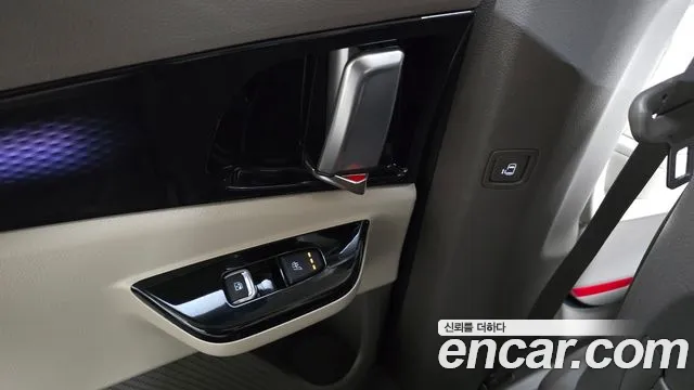 Kia Carnival 2023 thumb 2