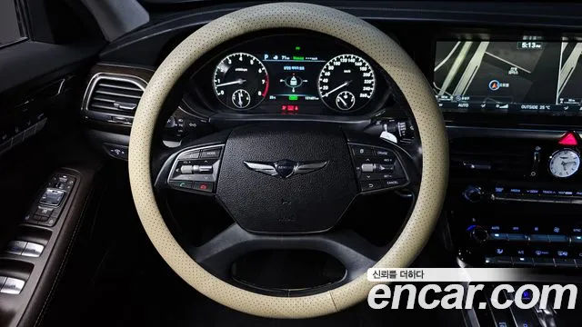 Genesis G90 2017 thumb 2