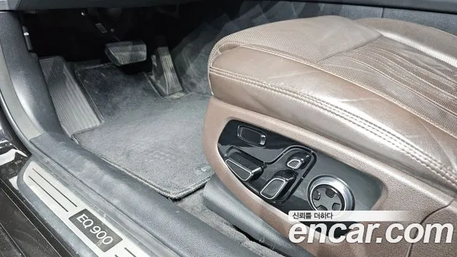 Genesis G90 2017 thumb 11