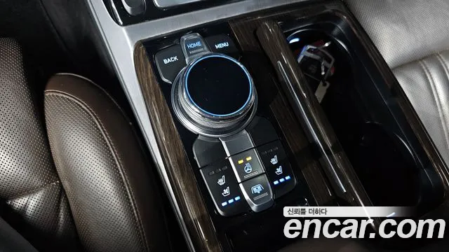Genesis G90 2017 thumb 12