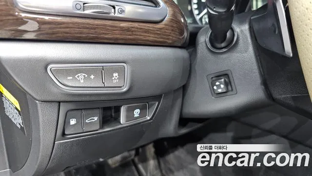 Genesis G90 2017 thumb 3