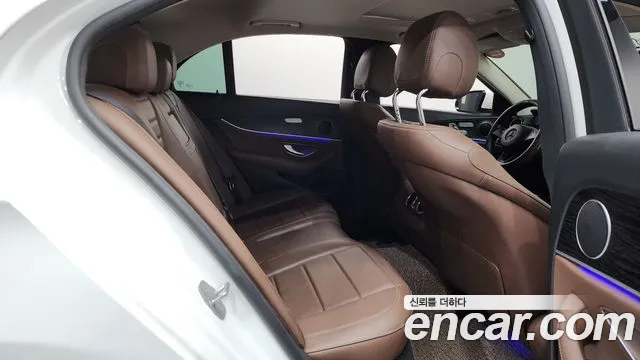 Mercedes-Benz E-Class 2017 thumb 10