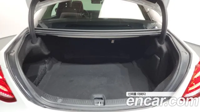 Mercedes-Benz E-Class 2017 thumb 6