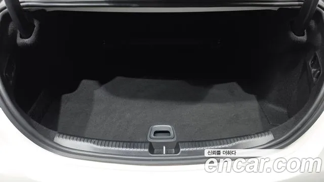 Mercedes-Benz C-Class 2022 thumb 2