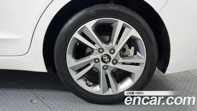 Hyundai Avante 2018 thumb 4