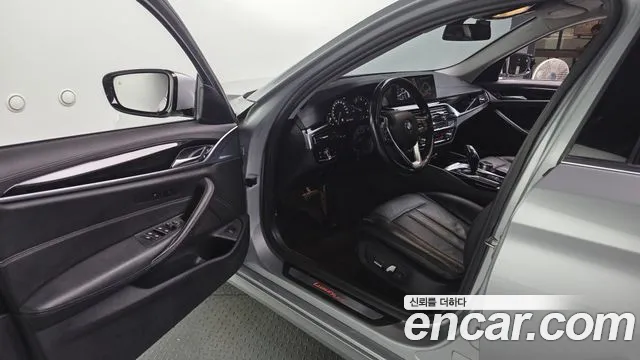 BMW 5 серии 2018 thumb 4