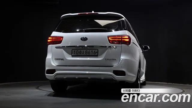 Kia Carnival 2019 thumb 2