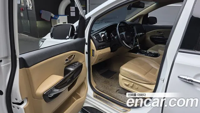 Kia Carnival 2019 thumb 12
