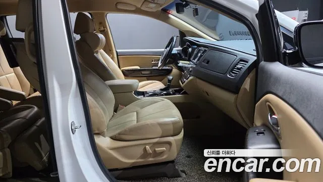 Kia Carnival 2019 thumb 4