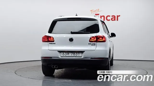 Volkswagen Tiguan 2012 thumb 11