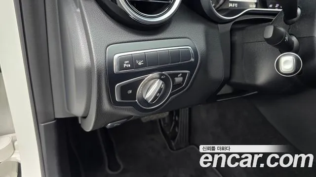 Mercedes-Benz C-Class 2018 thumb 7