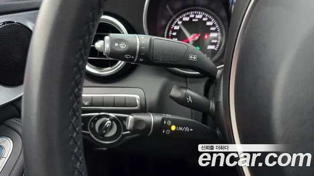 Mercedes-Benz C-Class 2018 thumb 3