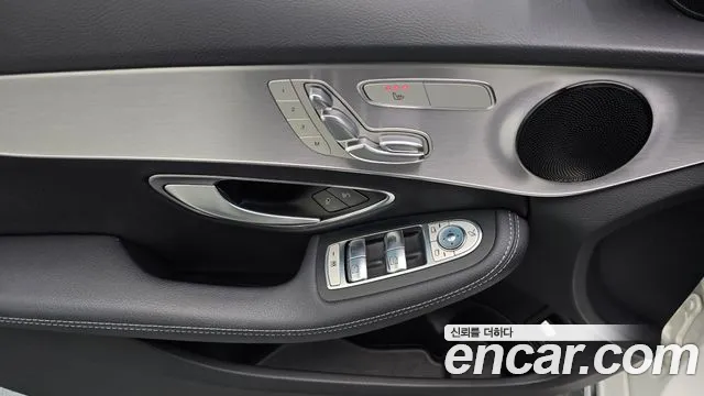 Mercedes-Benz C-Class 2018 thumb 10