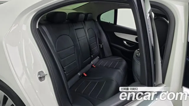 Mercedes-Benz C-Class 2018 thumb 12