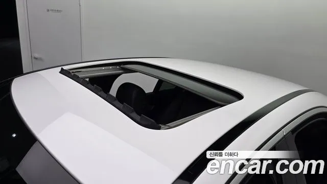 Mercedes-Benz C-Class 2018 thumb 9