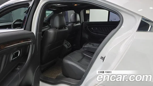 Ford Taurus 2015 thumb 9