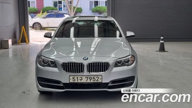 BMW 5 серии 2015 thumb 2