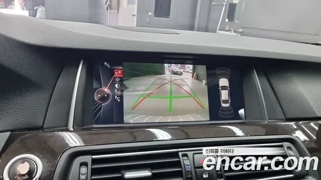 BMW 5 серии 2015 thumb 9