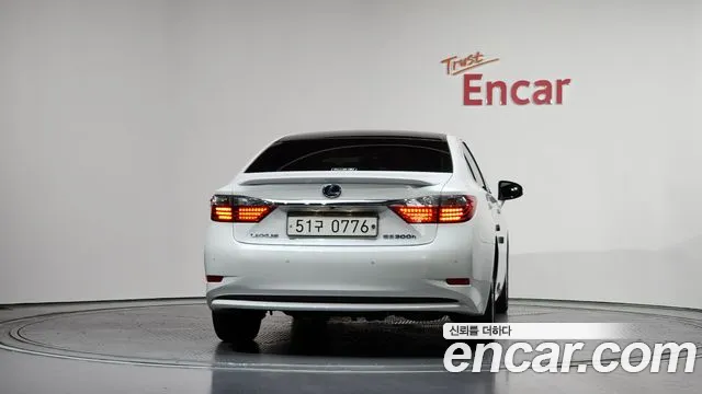 Lexus ES 300h 2012 thumb 9