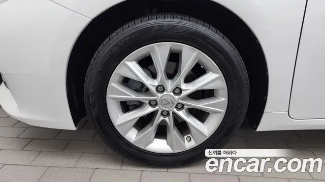 Lexus ES 300h 2012 thumb 4