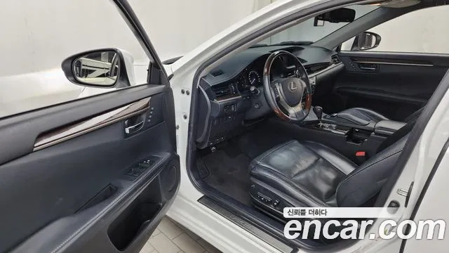 Lexus ES 300h 2012 thumb 3