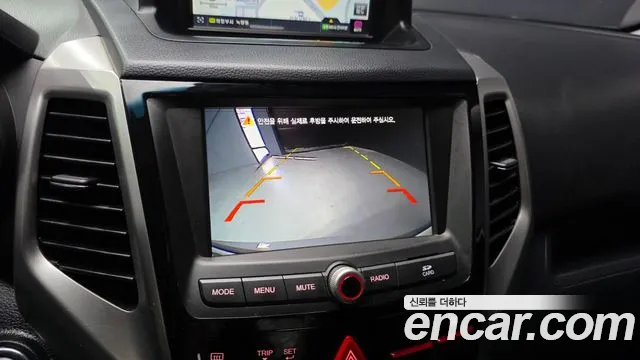 KGM Tivoli 2015 thumb 10