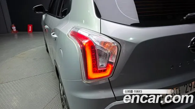 KGM Tivoli 2015 thumb 9