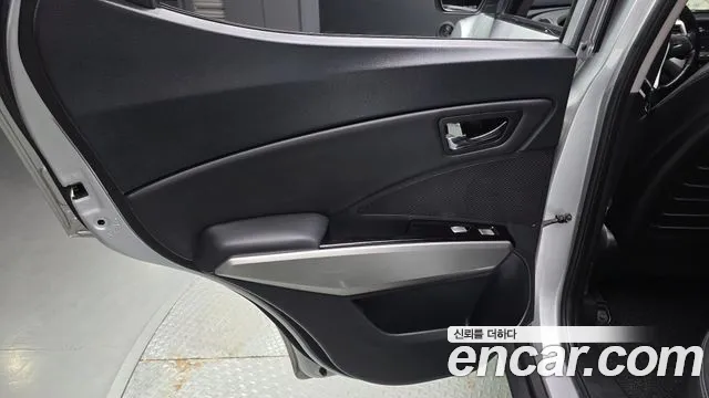 KGM Tivoli 2015 thumb 11